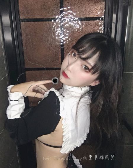 坐在联欢会角落的他是肉食系_DVD电影在线观看